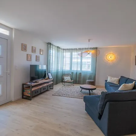 Appartement avec patio au centre de Royan, proche plage et marché, parking Appartamento *
