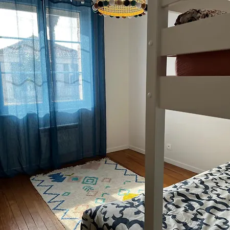 Appartement avec patio au centre de Royan, proche plage et marché, parking Appartamento Royan