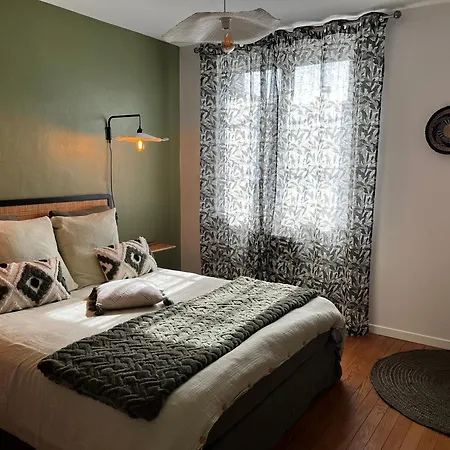 Appartamento Appartement avec patio au centre de Royan, proche plage et marché, parking *
