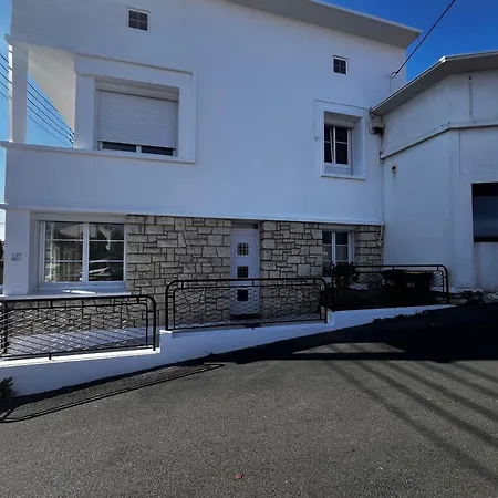 Appartement avec patio au centre de Royan, proche plage et marché, parking