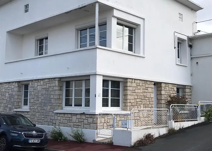Avec Patio Au Centre De Royan, Proche Et Marche, Parking